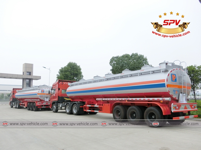 Back side view of Dongfeng Kinland semi-trailer fuel truck